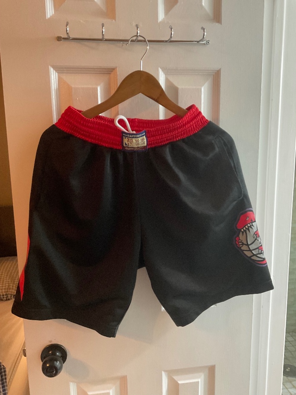 Men's Toronto Raptors Mitchell & Ness Black 1995 Hardwood Heritage shorts S